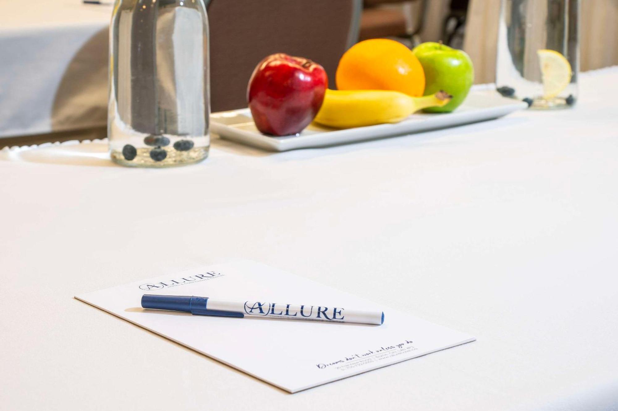 Allure Hotel & Conference Centre, Ascend Hotel Collection Барри Экстерьер фото