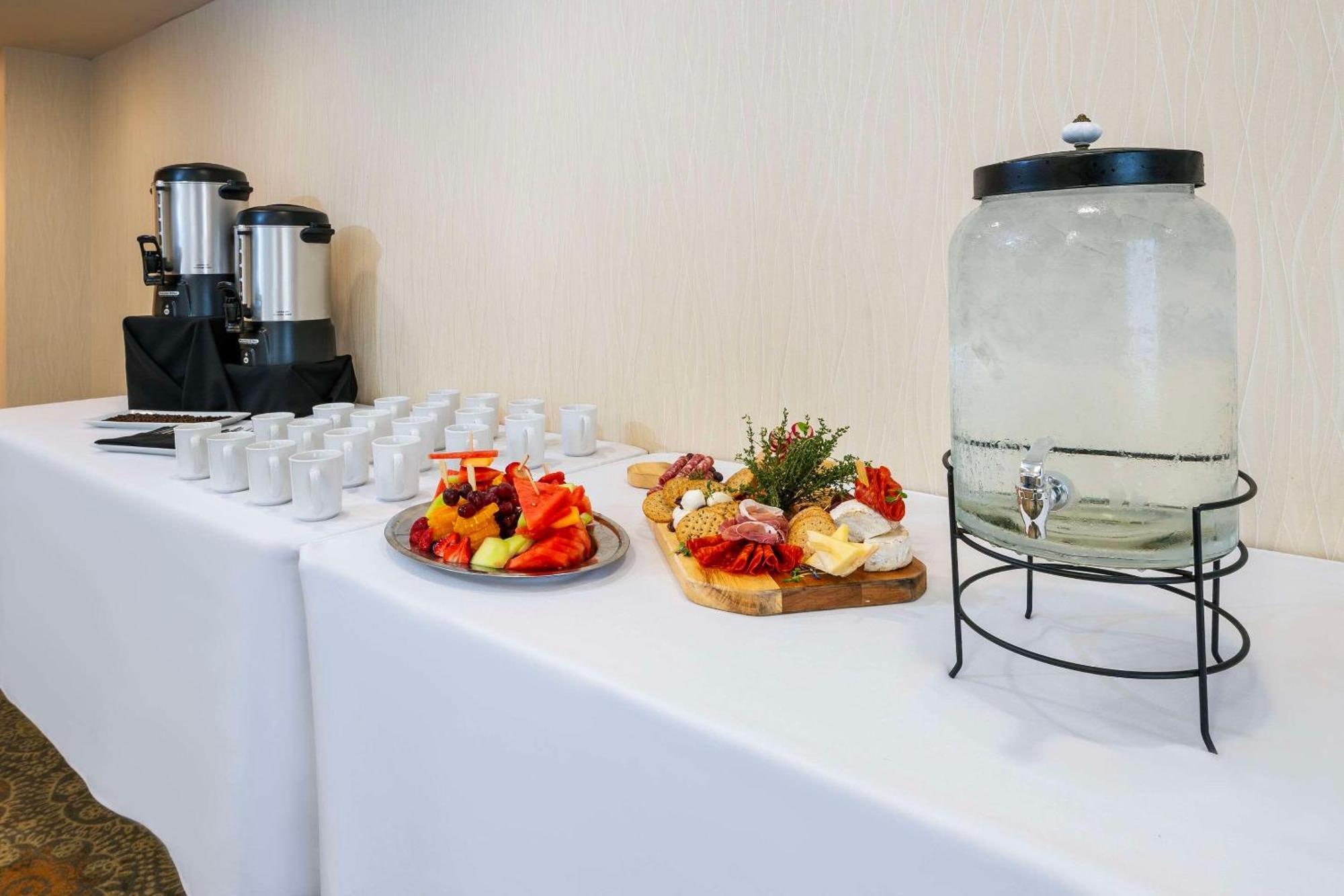 Allure Hotel & Conference Centre, Ascend Hotel Collection Барри Экстерьер фото
